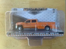 GREENLIGHT 1/64 2018 DURLLY DRIVERS SILVERADO 3500HD SERVICE BED SNOWPLOW NEW