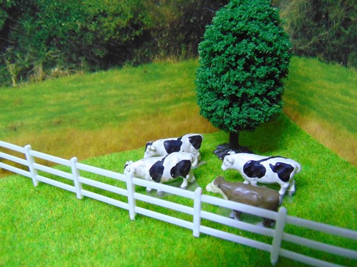 Model Railway ~ Tree, cattle and fence ~ OO Gauge REF5894 - Picture 3 of 4