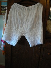 VINTAGE XL WHITE BLOOMERS-MUST SEE