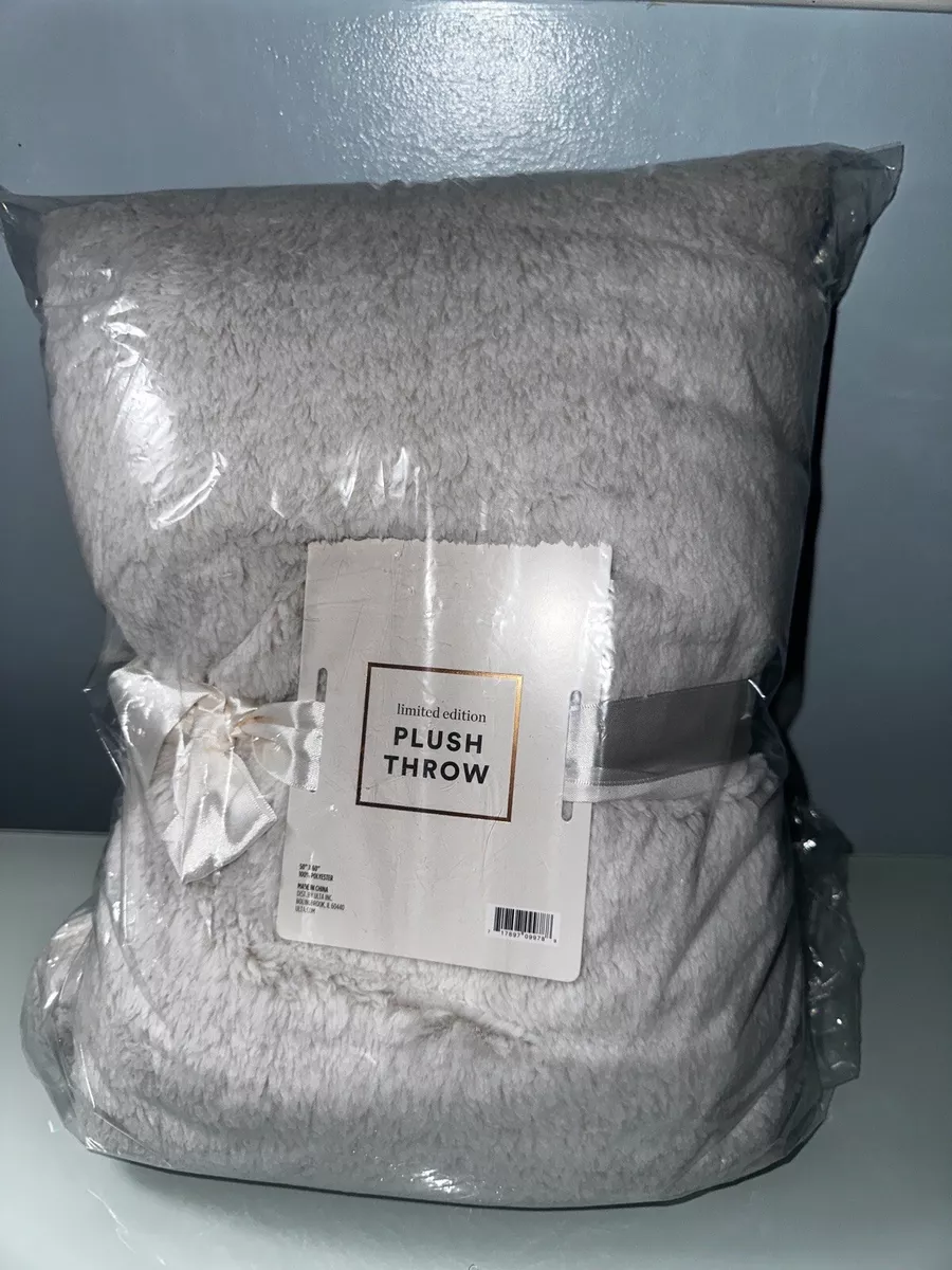 Ulta Ultra Soft Plush Cozy Pom Pom Throw Blanket Cream New With