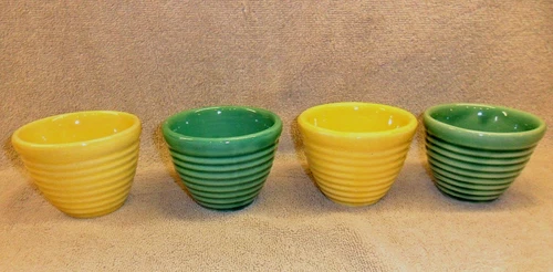 4 BAUER RAMEKIN CUSTARD CUPS 5 oz RINGWARE 2 YELLOW 2 GREEN MARKED USA #914 VGC!