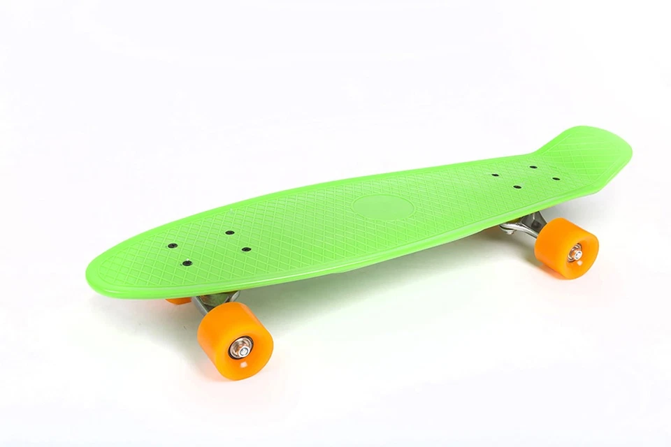 Grab skateboard en PVC vert avec quatre roues en polyuréthane - Photo 1/1