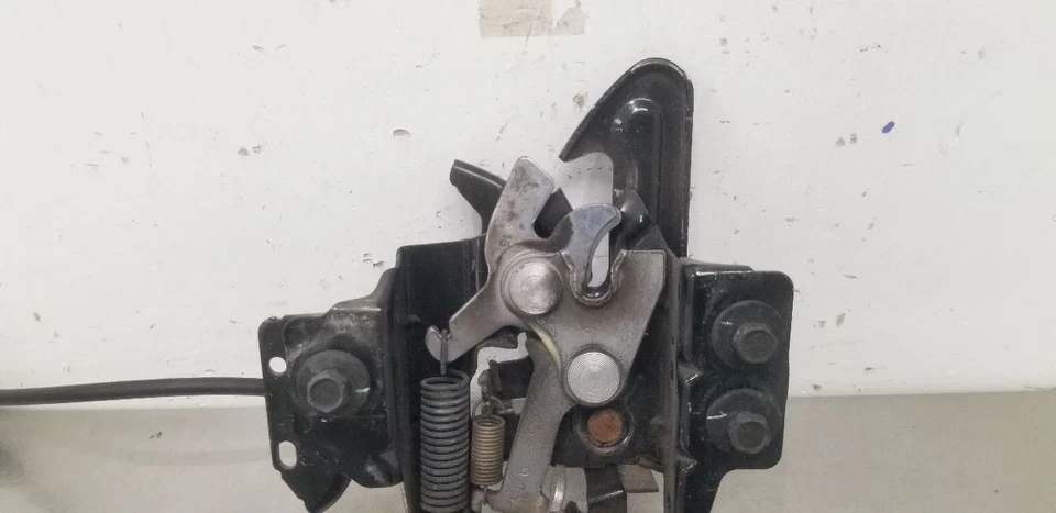 08 PESTILLO CAPÓ CADILLAC XLR-V Foto 3 de 4