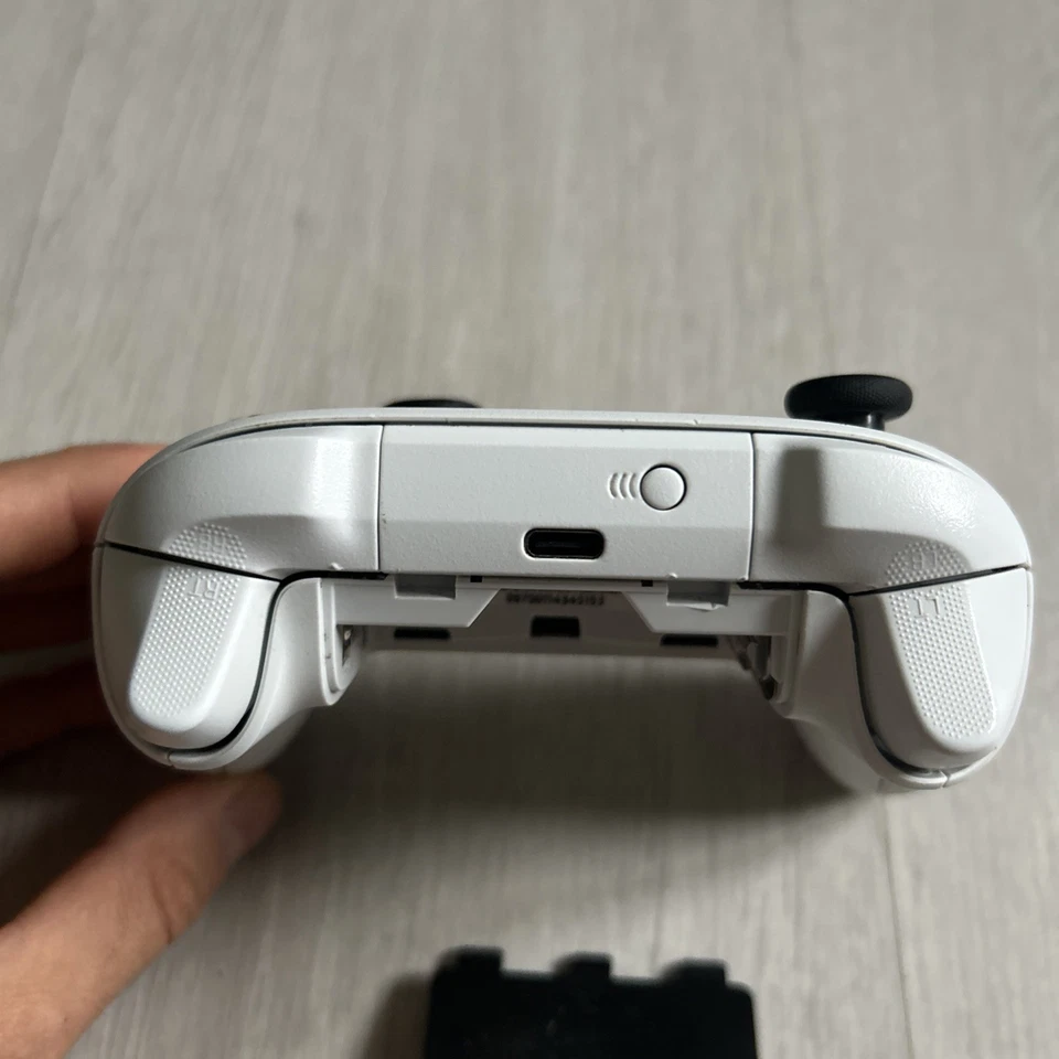 Official Xbox Series X & S Wireless Controller - Robot White - Image 3 of 4