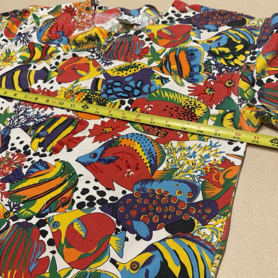 Camisa feminina Lisa International média peixe tropical com miçangas colorida 69341 - Imagem 4 de 4