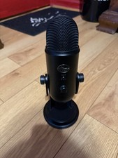 Blue Yeti Professional Multi-Pattern USB Condenser Microphone - Blackout