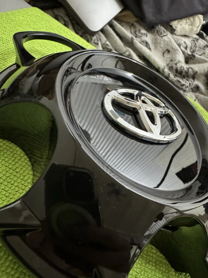 TOYOTA TUNDRA 18” TAPA CENTRAL RUEDA 2014-2021 NEGRO BRILLANTE 4260B-0C040 Foto 2 de 4