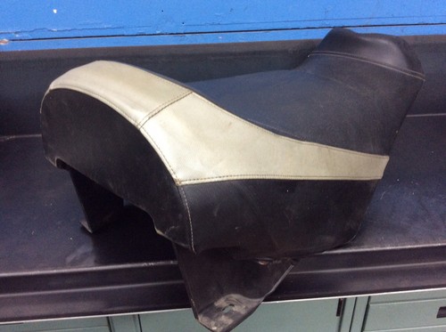 Skidoo REV MXZ Renegade GSX Summit Mach Z 1000 04-07 Seat 22010711 - Picture 4 of 7
