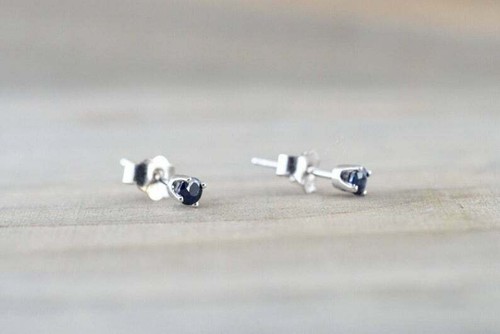 0.2ct Lab-Created Blue Sapphire 4 Prong Solitaire Stud Earring White Gold Plated - Picture 3 of 4