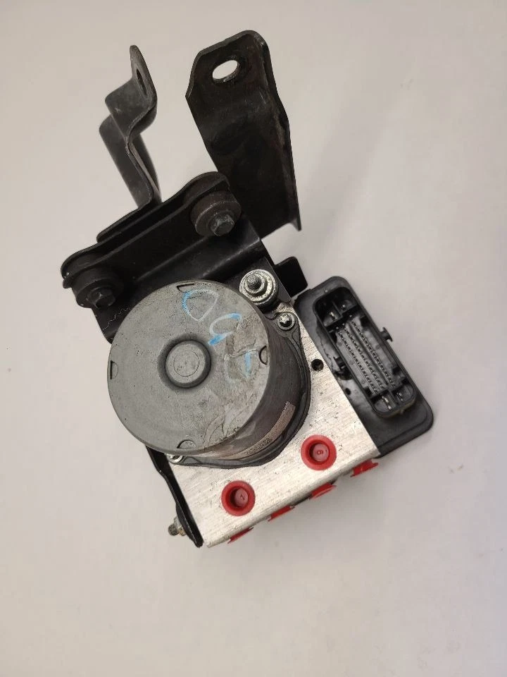 2020 NISSAN MURANO Anti-Lock Brake Part Assembly 6 Cylinder AWD - Image 4 of 4