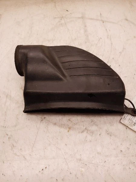 Tubo/resonador filtro de aire Lexus IS300 2002 3,0 L 6 cilindros  Foto 2 de 4