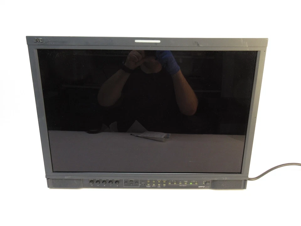 JVC DT-V24L1D 24" Multi-Format Professional HD LCD Studio Monitor with SDI - Image 2 of 4