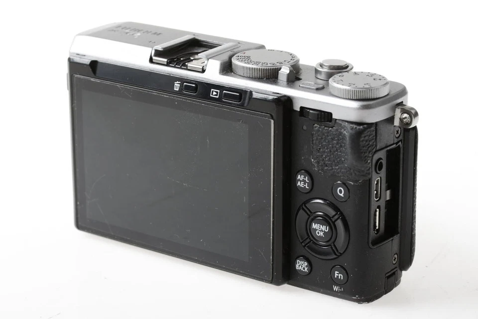 FUJIFILM X70 Premium Kompaktkamera - Silber - SNr: 5DQ01805 - Bild 3 von 4