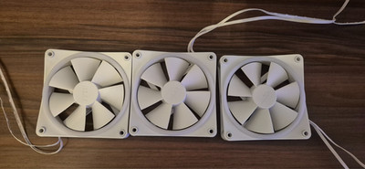 3x NZXT F120 RGB - 120mm PWM RGB PC-Lüfter - Weiß