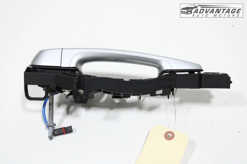 BMW 320I XDRIVE 2013-2018 panel de puerta delantera izquierda manija exterior con base OEM Foto 2 de 4