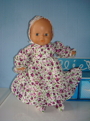 Handgefertigtes mauvefarbenes Blumen Kleid, Hut, Stiefeletten. Passt Neugeborenen, Little Annabell 14 Zoll