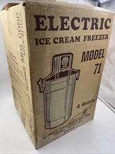 Vintage Richmond Cedar Works 4 Quart Electric Ice Cream Freezer Almond Model 71