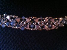 beau bracelet en véritables perles de swarovski et perles tchèques avec tres
