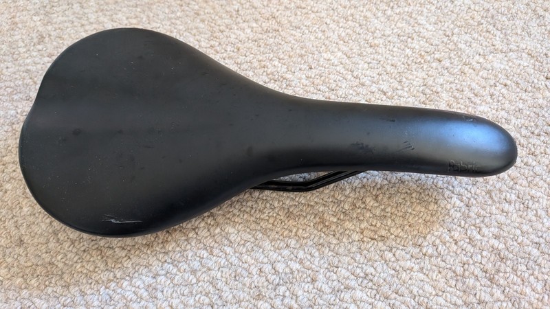 Fabric Scoop Flat Saddle
