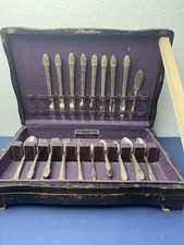 42 Pc 1847 Rogers Bros First Love Silverplate Flatware Set With Wood Chest