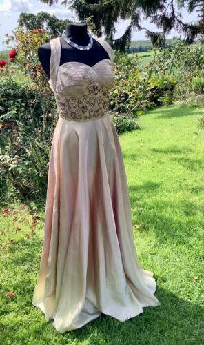 Vintage 1940/50s Oyster Peach Satin Beaded Ball/Evening Gown. - Picture 6 of 19