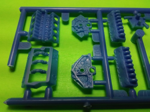 Lot of 2 1966 Nova SS 1/25 350 V8 engine motor stand diorama garage gas station - Picture 2 of 6