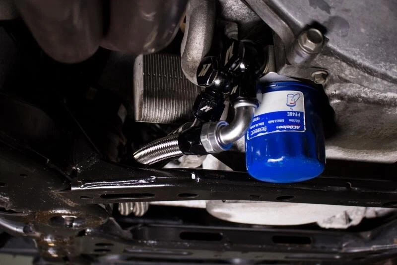 Enfriador de aceite Mishimoto plateado para Chevrolet Camaro SS 2010-2015 6,2 L Foto 3 de 4