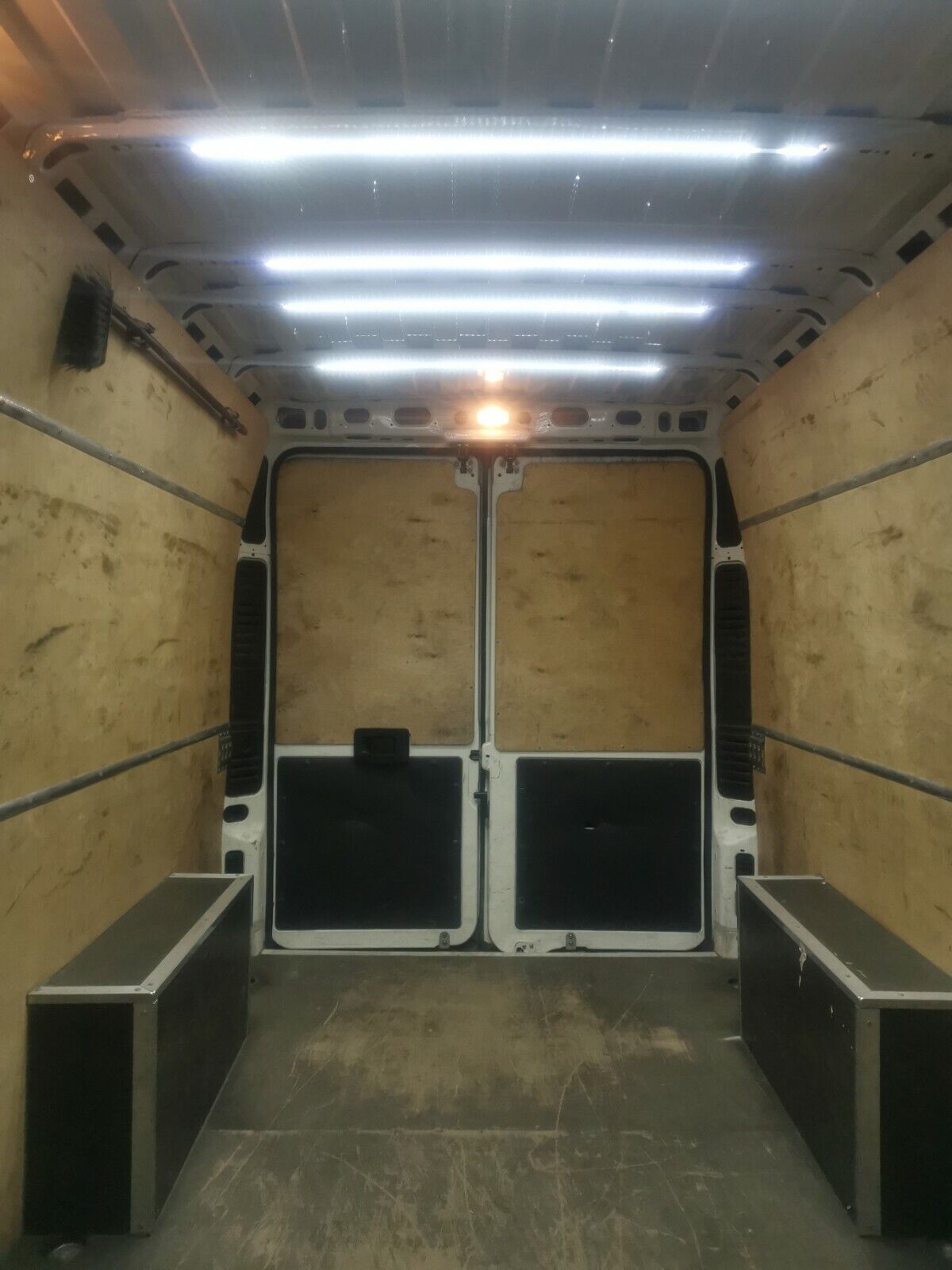 LED-Laderaumbeleuchtung für Firmentransporter