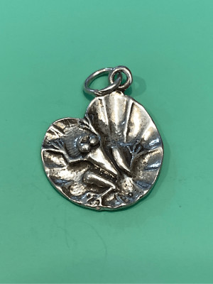 .925 Frog sitting on Lily Pad Sterling Silver Jewelry Charm #pond #frog