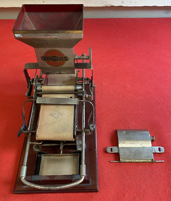 CIGARETTE MAKING MACHINE brand VICTORIA early '900 metal ROLLING MACHINE