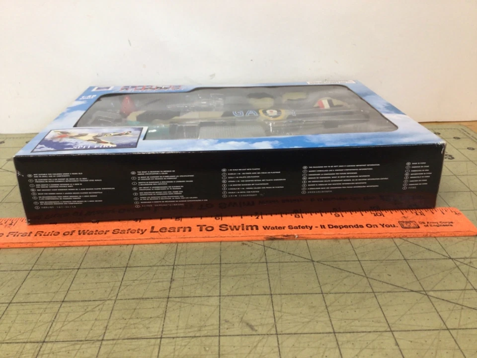 1:48 Spitfire airplane model kit by New-Ray Toys from 2001 - Image 4 of 4