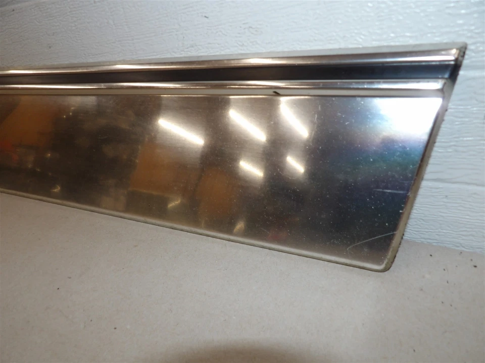 PUERTA DELANTERA DERECHA INFERIOR ACERO INOXIDABLE CROMO MOLDURAS PAR 1980-1990 CAPRICE 4 PUERTAS OEM Foto 3 de 4