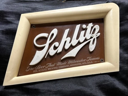 Vintage SCHLITZ BEER Raised Letter Plastic Wall Sign 13" x 9.5" Form 13-47 U5
