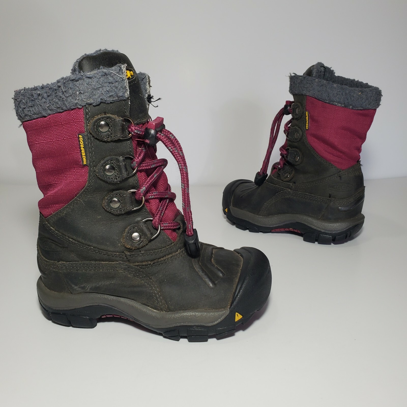 Stivali da neve invernali isolati 200 g impermeabili in pelle rosa Keen da bambina TAGLIA 9