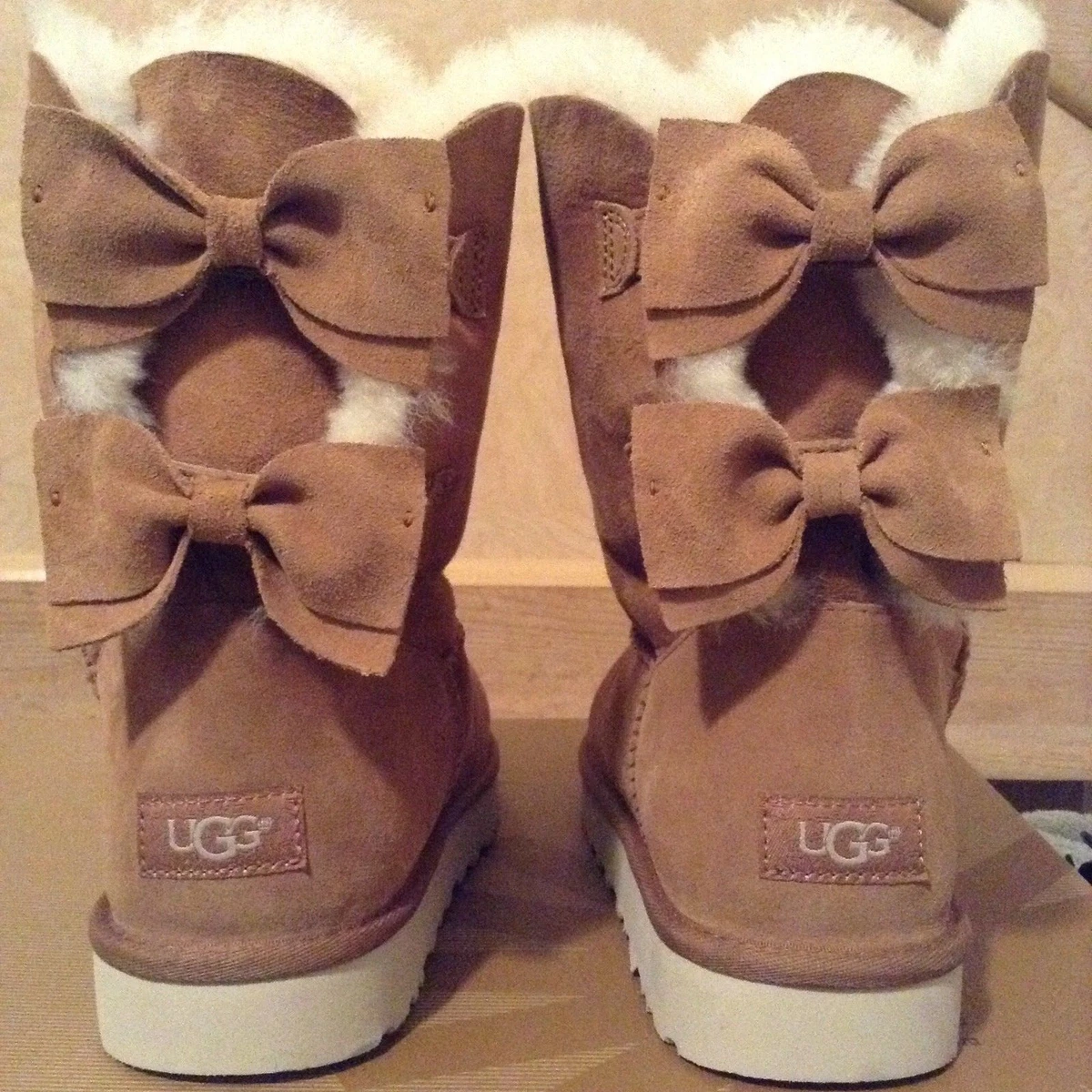 UGG Meilani Short Chestnut Suede Sheepskin Bow Boots US 6 Women s 1012981