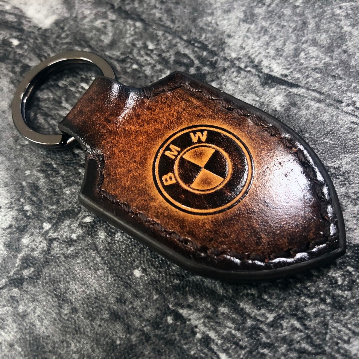 KITH BMW キーホルダー グリーン・ブラウン Kith for BMW Leather Keychain - Vitality