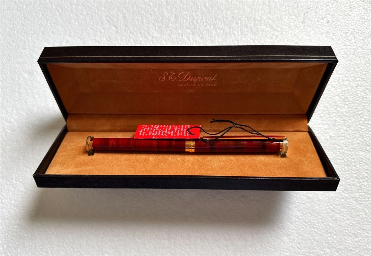 1980s S.T. Dupont Laque De Chine 18k Gold & Red Lacquer Fountain
