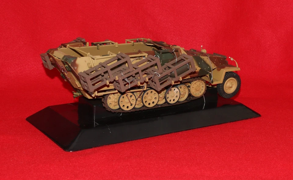 21st Century Armor WWII German Halftrack Sdkfz Stuka Zu Fuss 1:18 2006 - Image 2 of 4