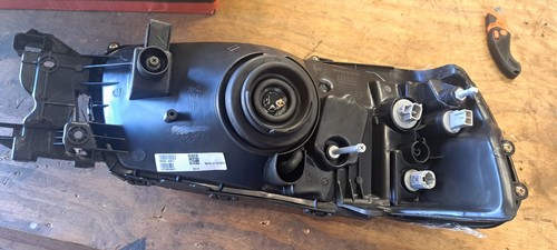 Left Headlight Assembly Drivers Side For 2003-2004 Subaru Forester SU2502111 - Picture 5 of 9