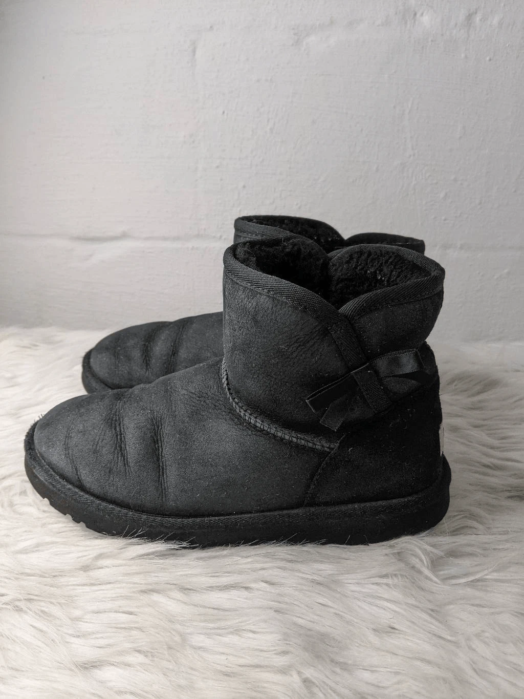 UGG Idris Mini Stivaletto Nero Foderato in Pelliccia Pelle di Pecora Invernale Tg 6