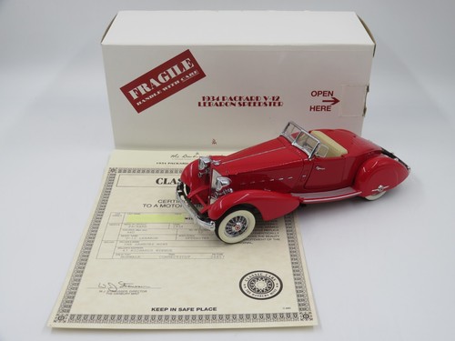 Coche fundido a presión Packard V-12 Lebaron Speedster 1934 rojo 1:24 - Danbury como nuevo con caja