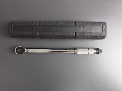 Amazon Basics Einrastender 3/8 Zoll -Drehmomentschluessel