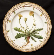 ANTIQUE ROYAL COPENHAGEN FLORA DANICA DINNER PLATE CIRCA 1840