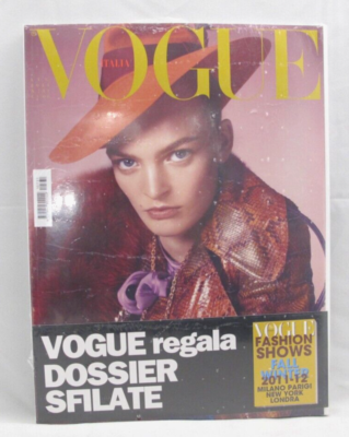 女性情報誌 Vogue Italia Magazine July 2011 Vogue Italia July 2011 Fashion Shows Fall Winter Supplement Runway