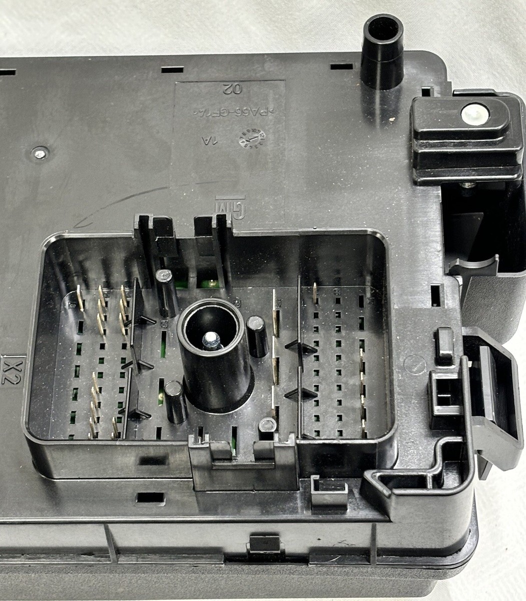まっく　ウラシク　209 Gm Genuine OEM 20967779 Block Assembly Wiring Junction Fuse