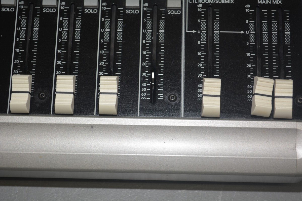 Mackie 1402-VLZ3 14-Channel Mic Line Mixer #X1513 | eBay