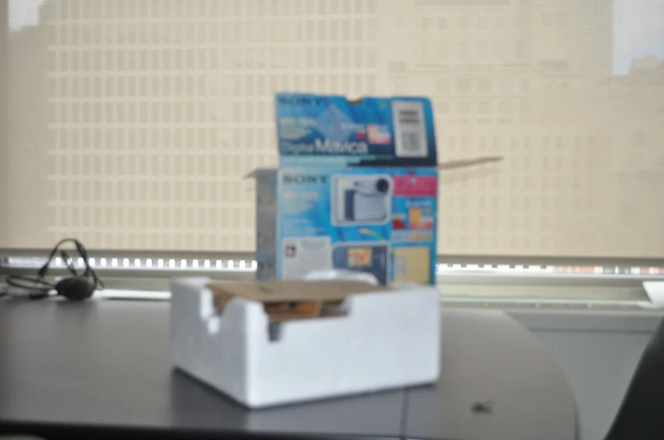 Sony Mavica MVC-FD71 0.4MP Digital Camera - Original Box Deadstock - Image 3 of 3