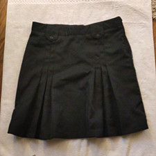 Girls Black Solid Pleated Knee-Length Skirt w/ Belt Loops Size 18-20