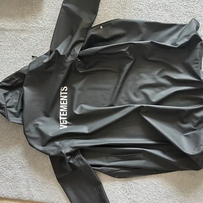 VETEMENTS Waterproof Raincoat - Size L