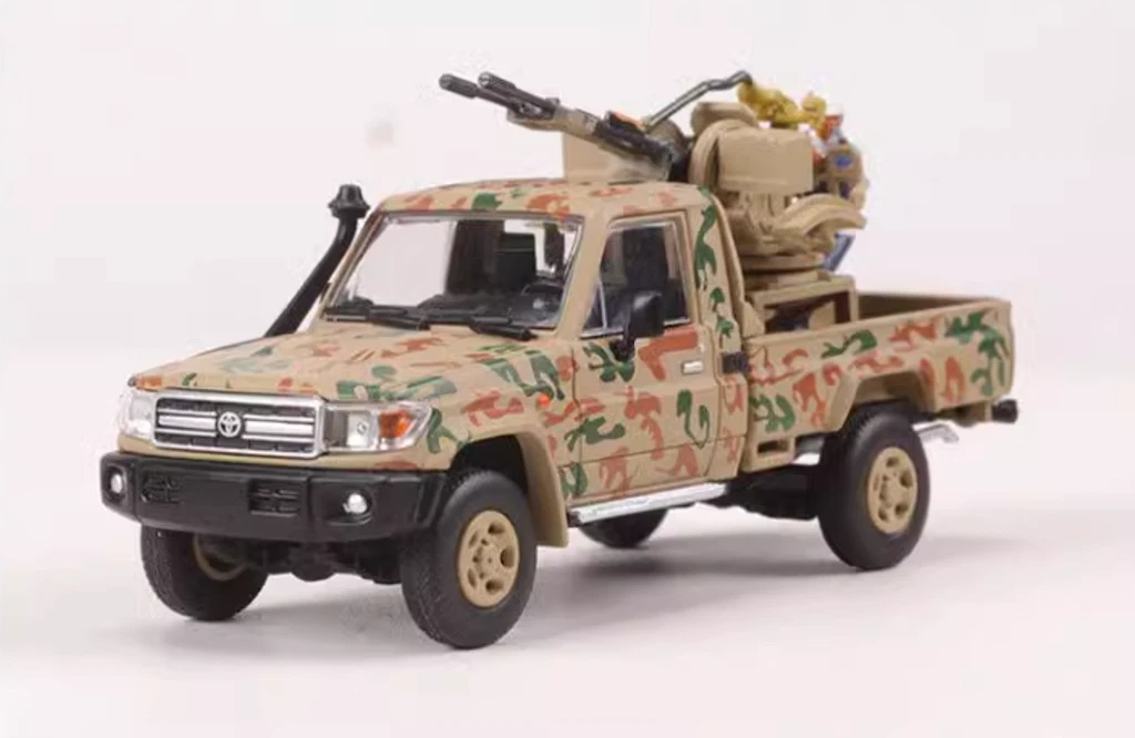 RM 1:64 Yellow Camo LC79 Pickup Accessory Middle East Model Diecast Metal Car